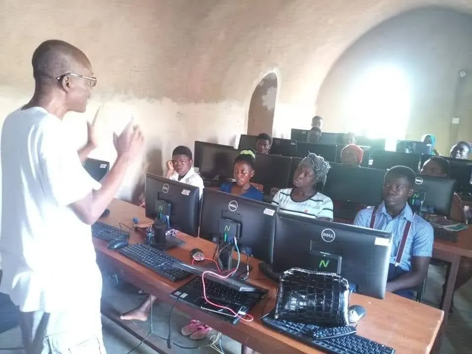 Mr Lawerence teaching at the Zongo Machiri hub, 2019